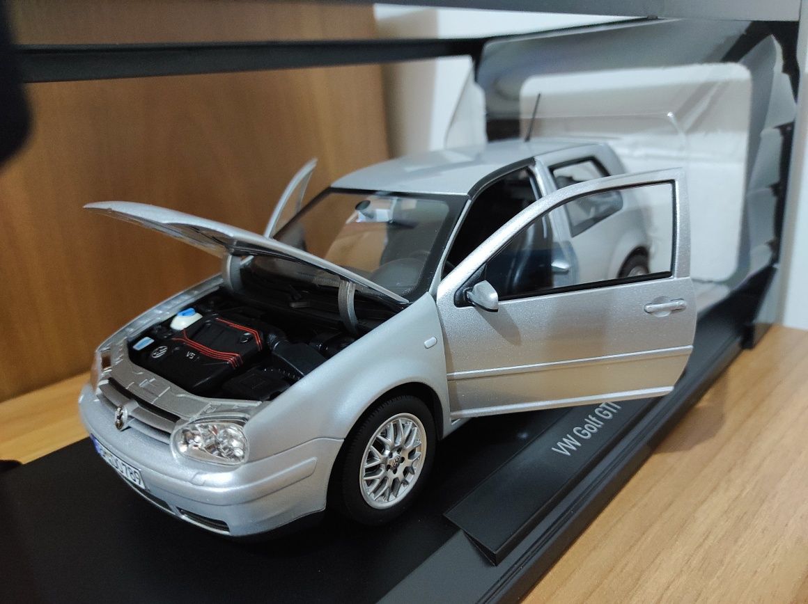 Machetă VW Golf 4, 1/18, nouă în cutie.