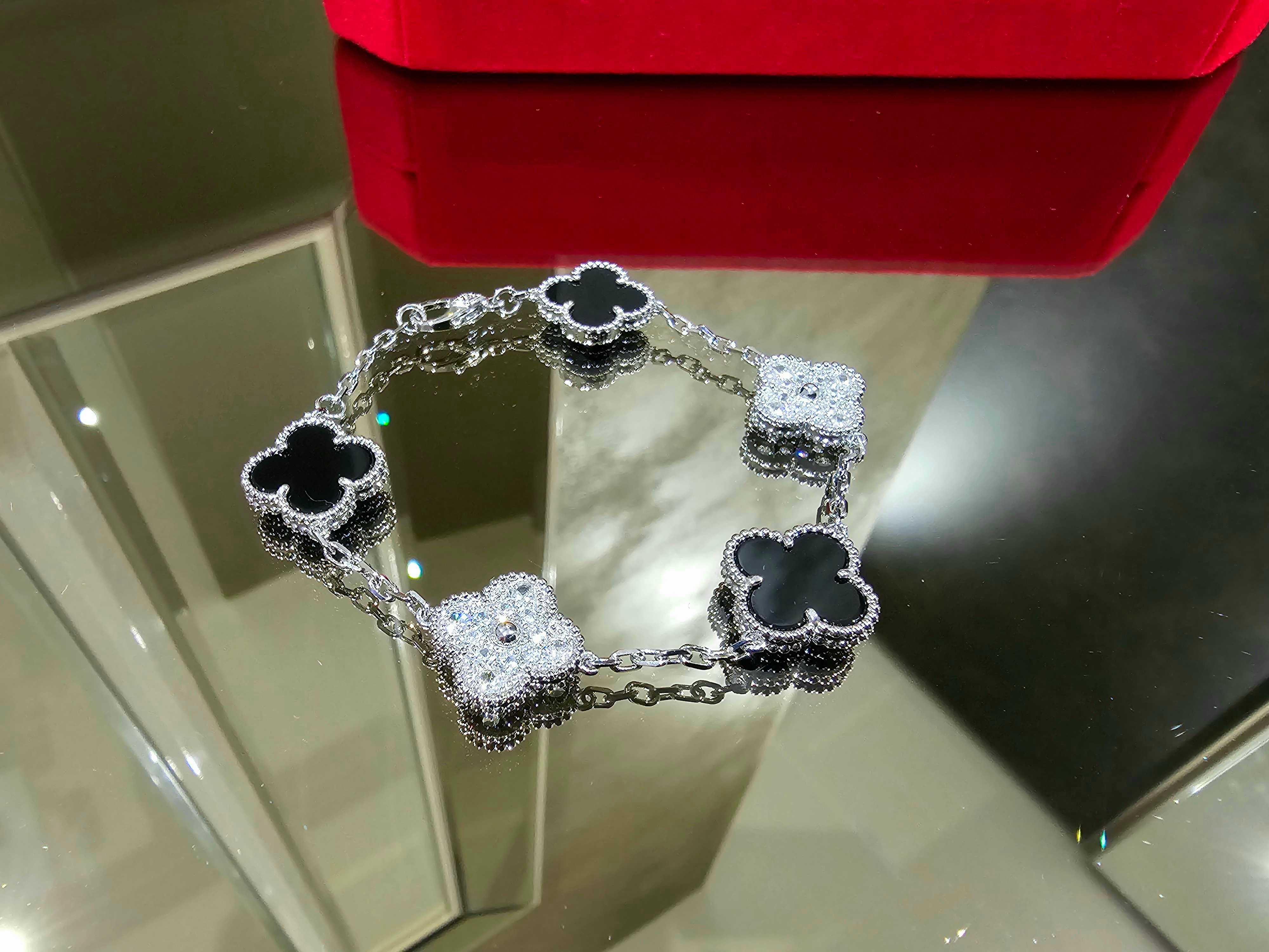 Van Cleef & Arpels VCA Silver Diamond Onyx 5 Alhambra Дамска Гривна