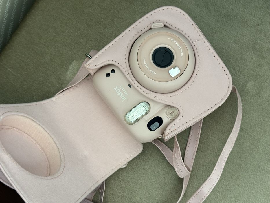 Продам instax mini 11