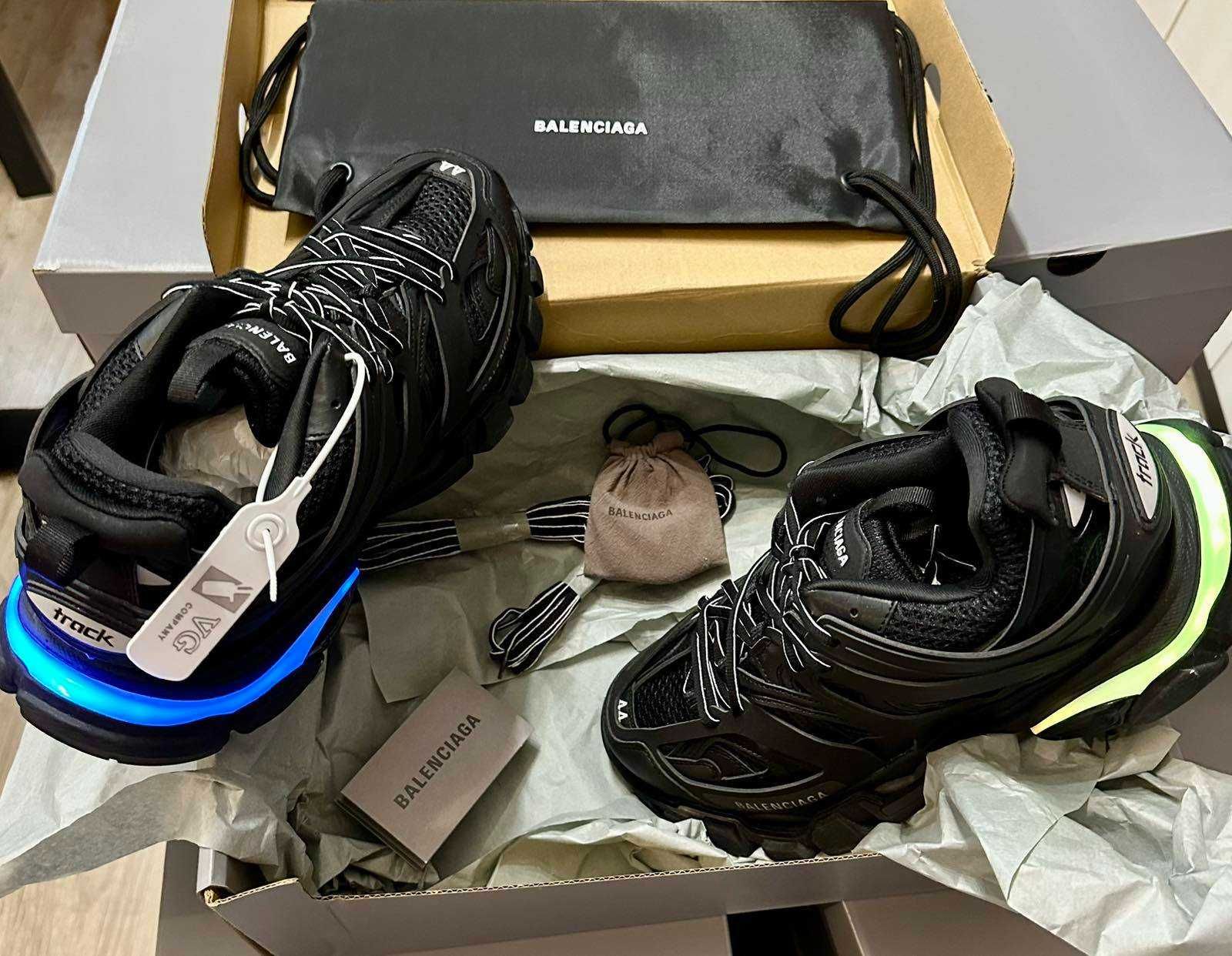 Balenciaga Track LED!