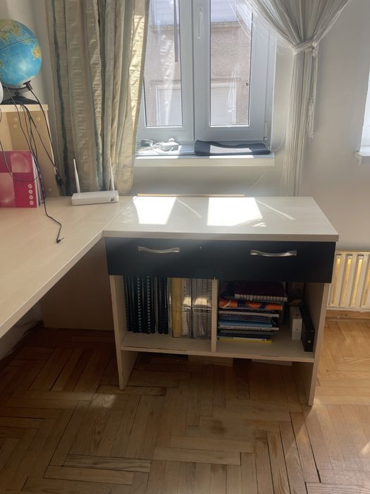 Обзавеждане на стая за ученик -2 броя, скрин 2, огледало, секции, бюро