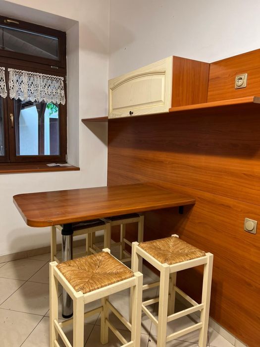 mobilă de bucătarie complet utilată