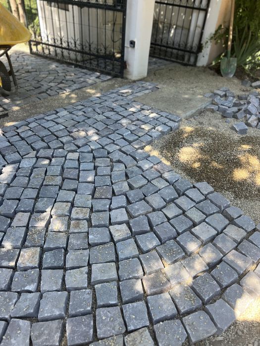 Piatra cubica noua sau veche oriunde in tara