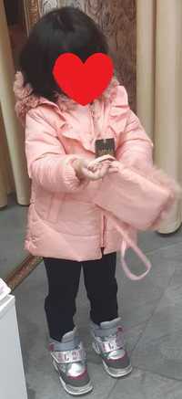 Красивая розовая куртка для девочки (размер 98/104)
