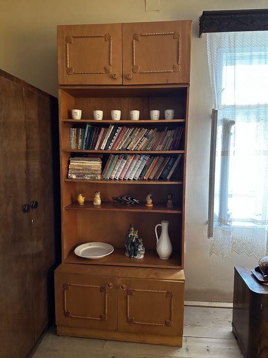 Mobilă veche 'tineret'