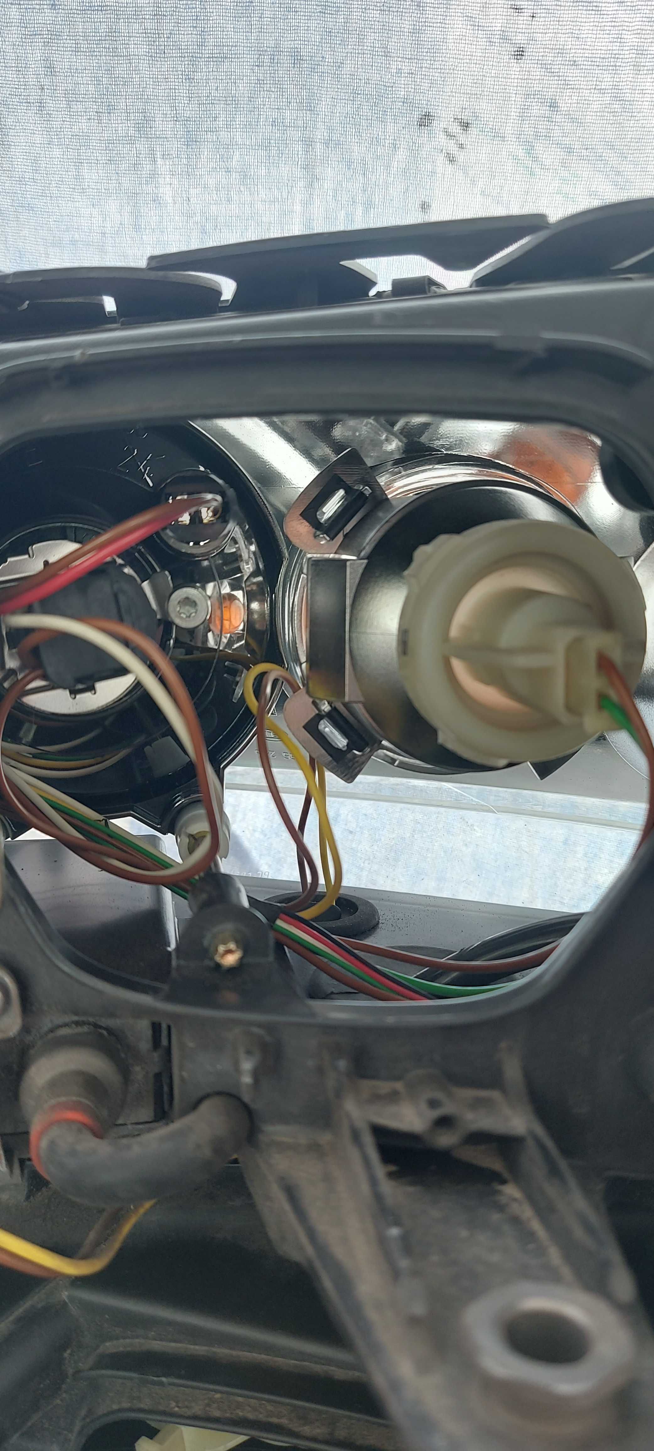 Рециклирани фарове HELLA bixenon пасат 5.5