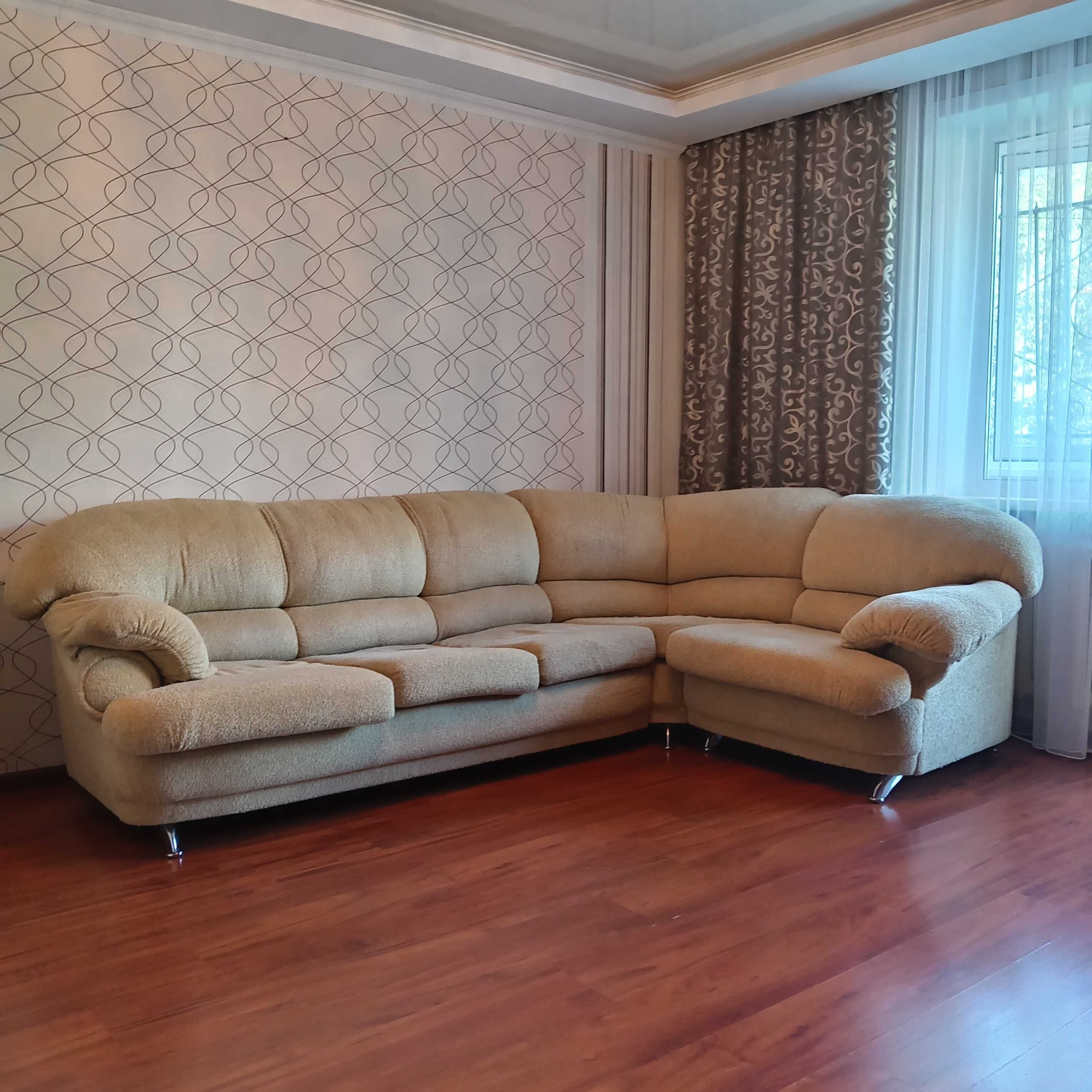 Продаётся диван угловой с креслом