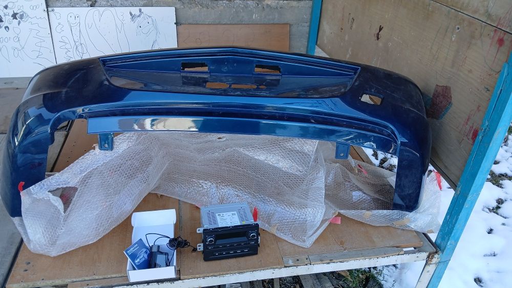 ШевралеКобальт:Новый задний бампер и монитор и видеорегистратор б/у.