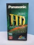 Casete video VHS noi, sigilate