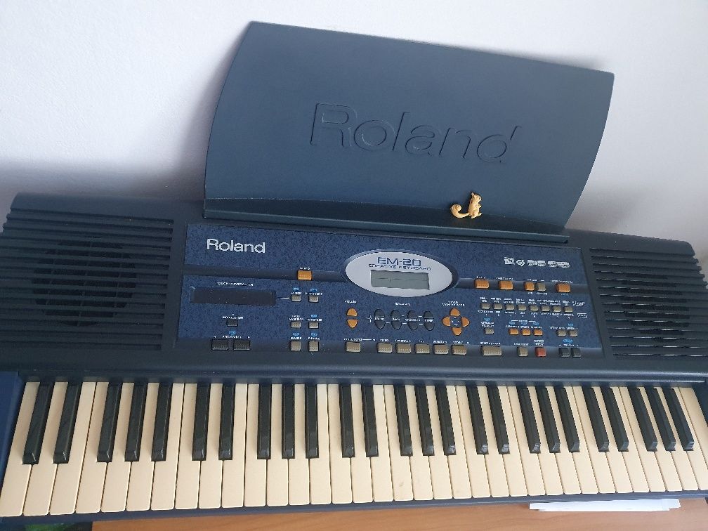 Orga Roland EM-20