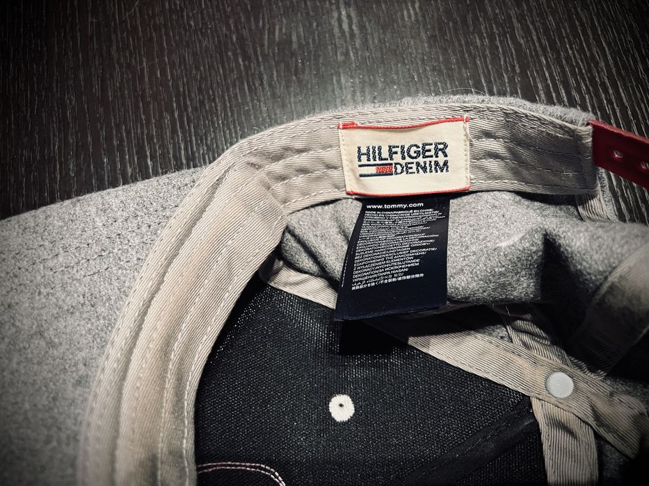 Вълнена шапка с козирка на Hilfiger Denim