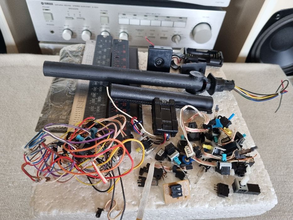 Pachet dif Antene rare, contactori mici, etc. Impecabile.