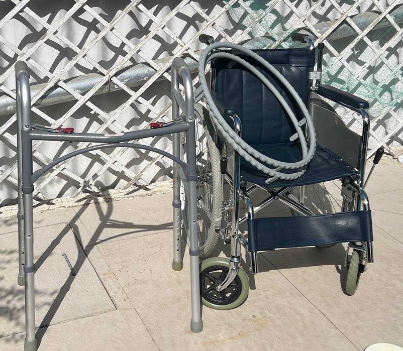 Коляска для инвалидов и ходунки