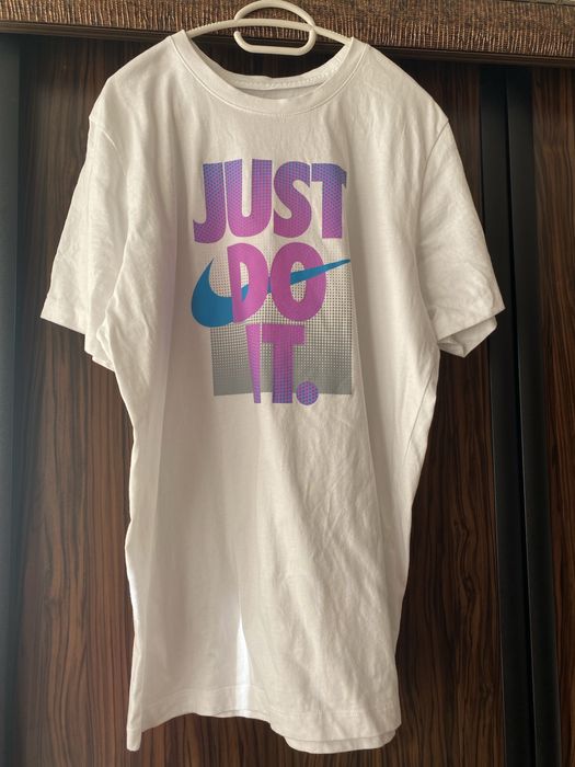 Дамска Тениска L  размер