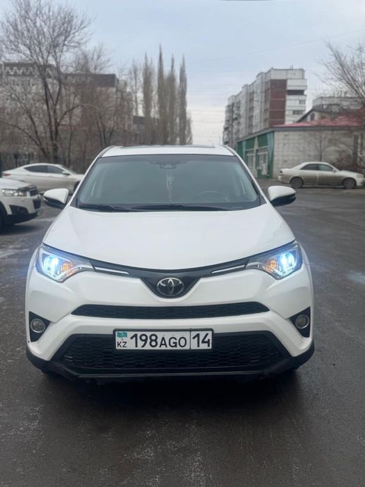 Продам машину Rav 4
