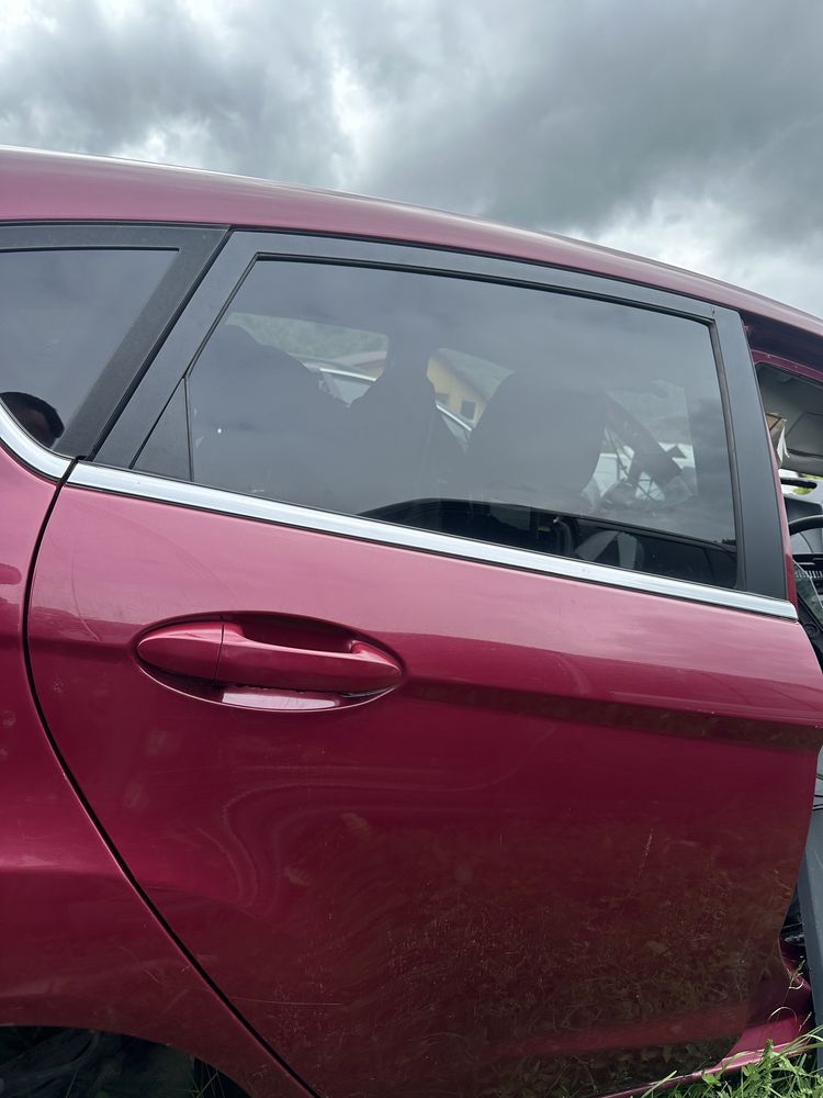 Portiera / usa dreapta spate Ford Fiesta 2010-2015