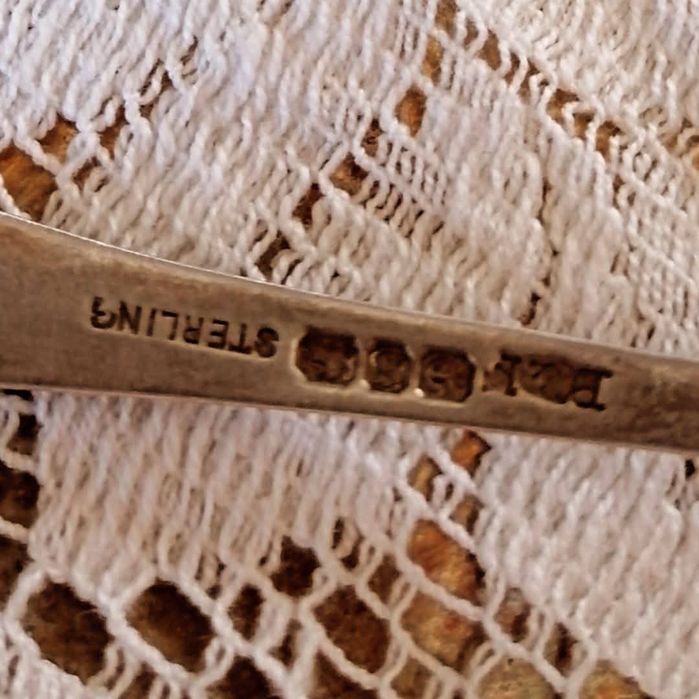 Сребърен прибор.