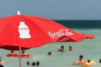 Плажен чадър Кока Кола