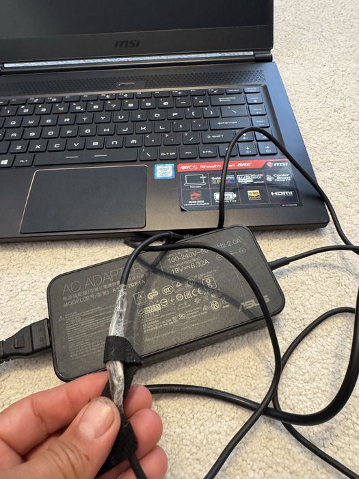 Lapto MSI gaming i7 generatie 8, bateria defecta