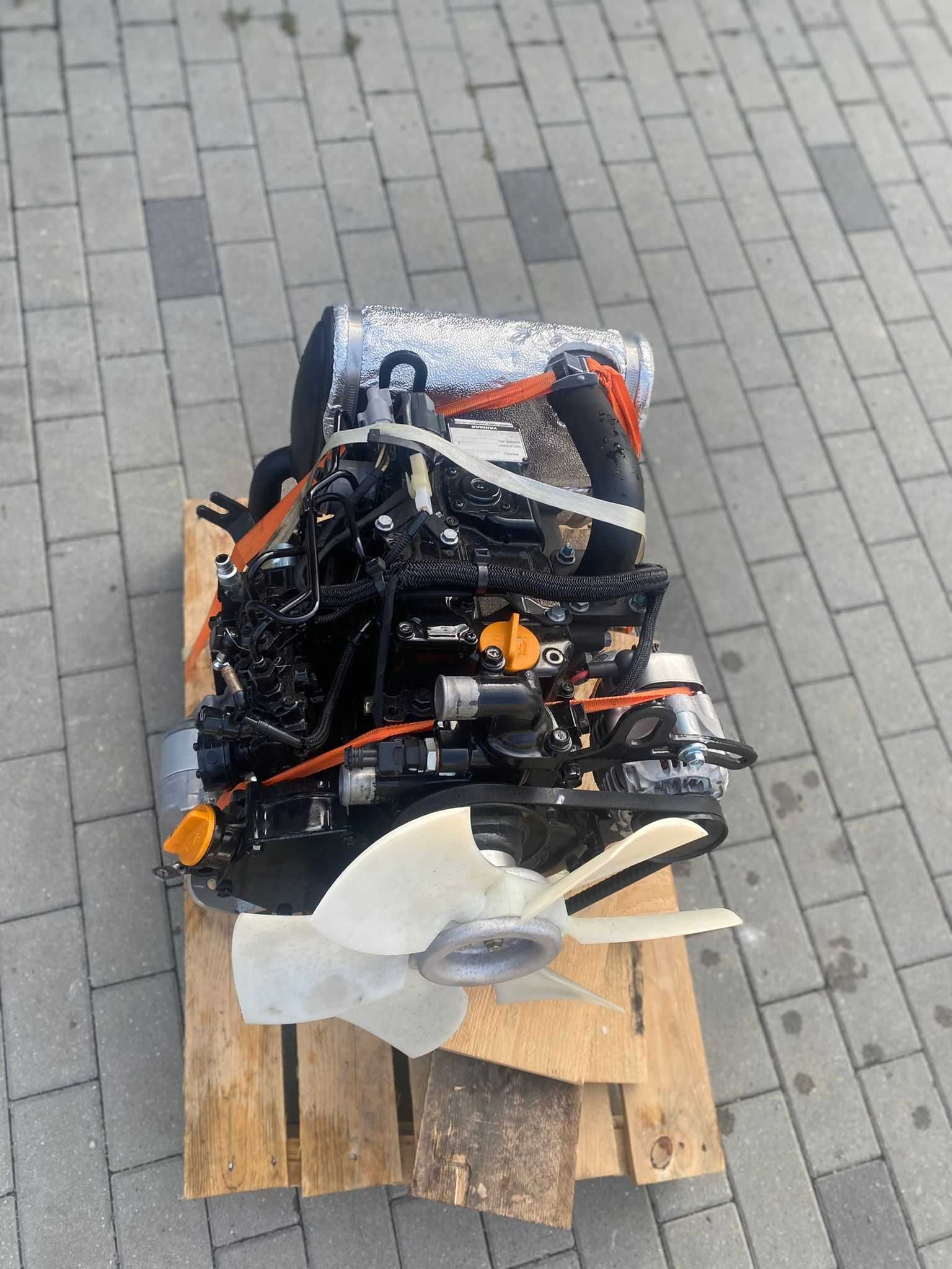 Motor excavator nou Komatsu 3D74 compatibil cu Yanmar 3TNV74