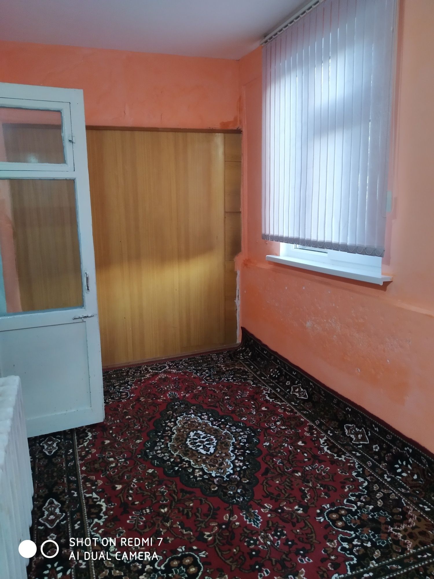 Возле педагогического института сдается квартира без маклера .