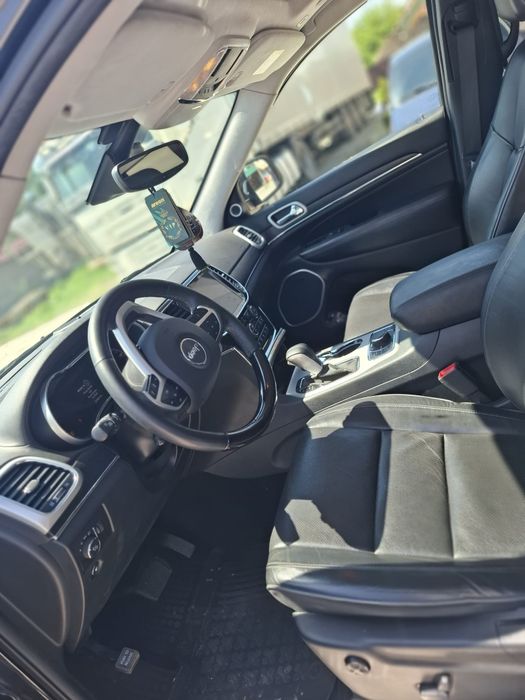 Vând Jeep Grand Cherokee Summit