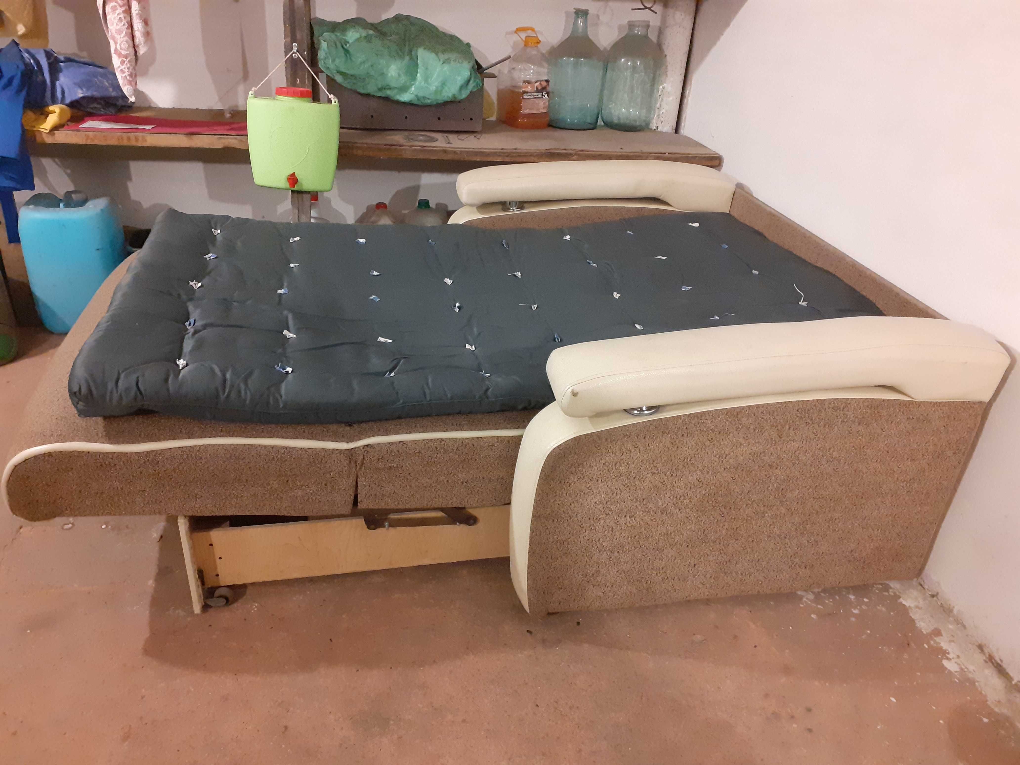 Продам кресло-кровать с матрасом