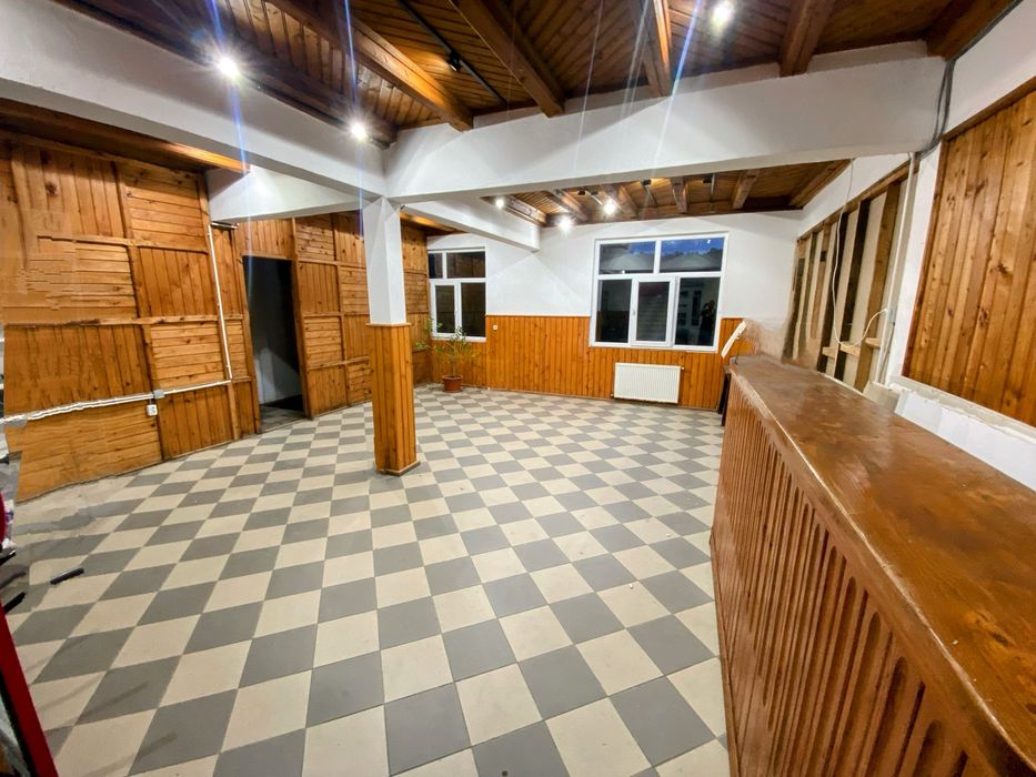 Spatii comerciale/birouri/restaurant/cafenea/patiserie/parcare/150mp