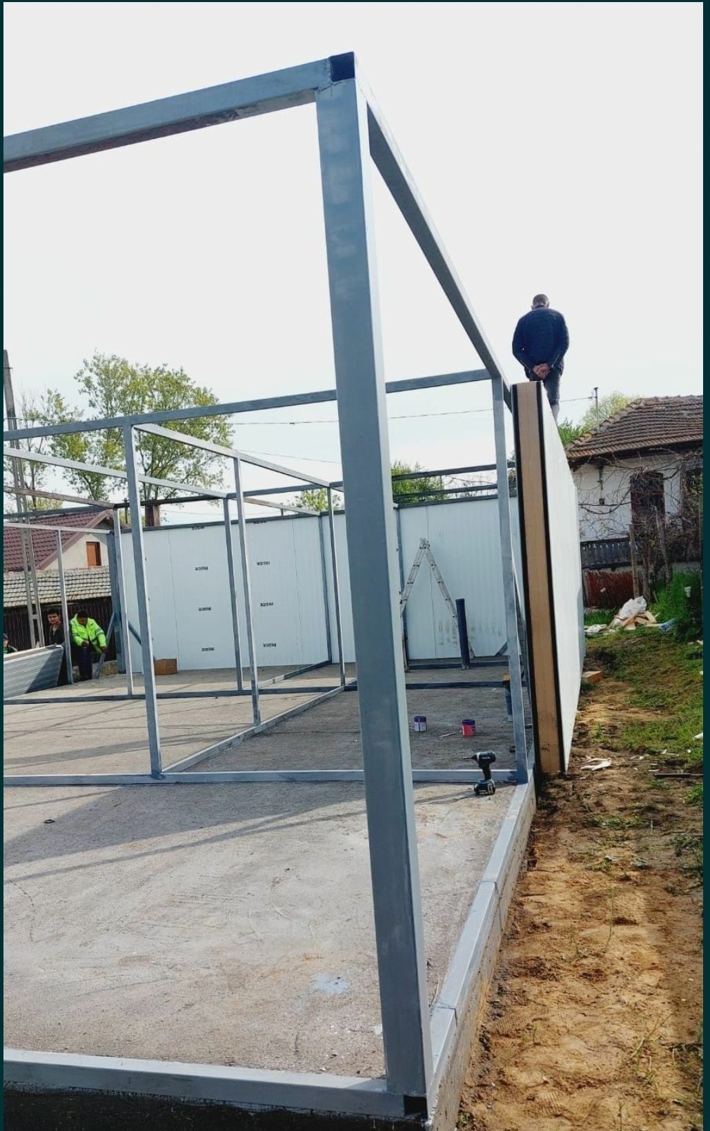 Case modulare, garaje auto din structura metalica si panou sandwich te