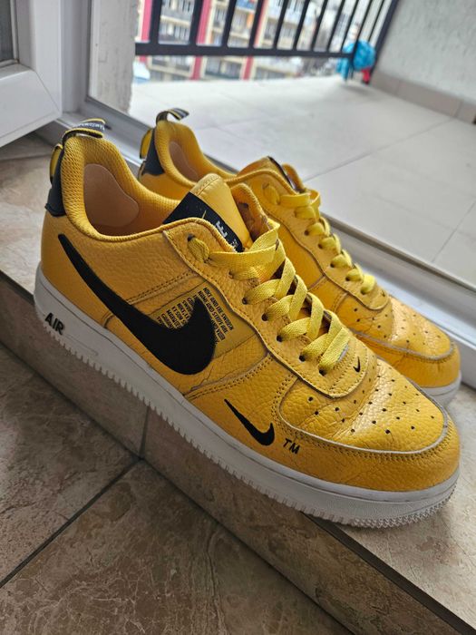 Nike Air Force 1 - Utility Yellow - EU 43