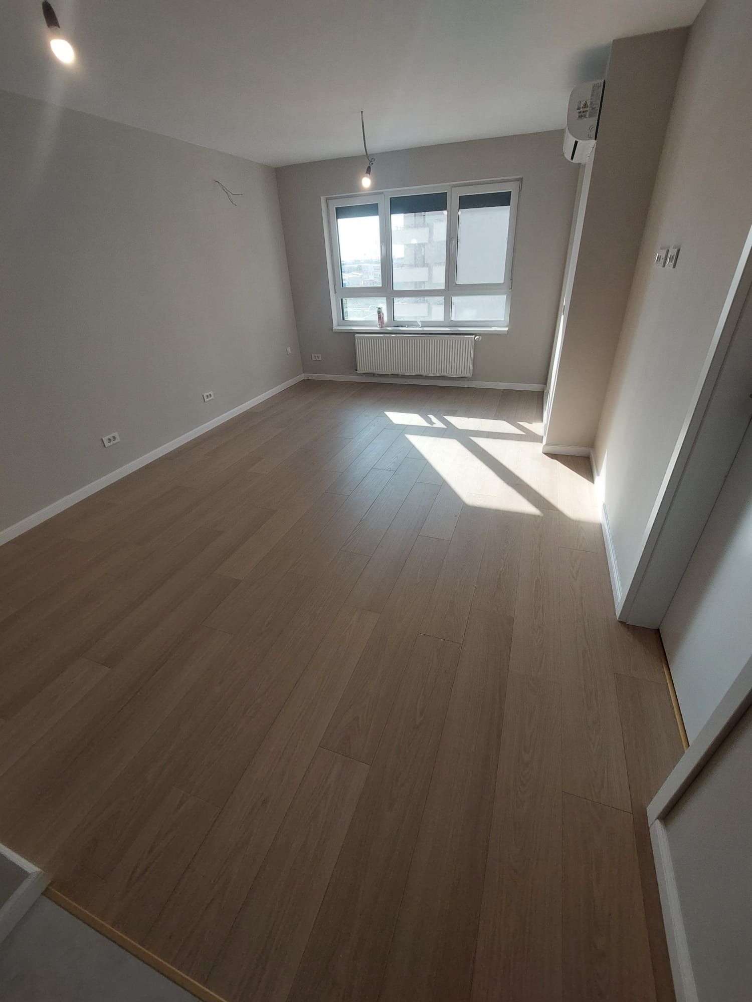 Meserias amenajări/finisaje interioare Oradea, zugravit,gletuit,gresie