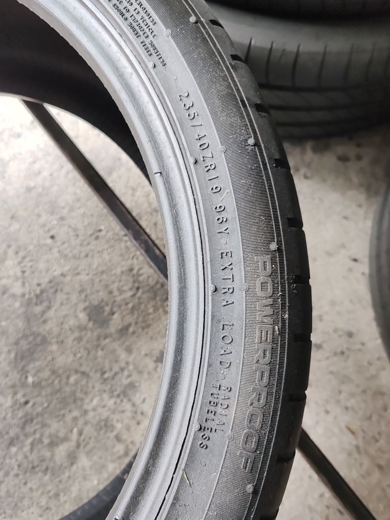 1 anvelopa 235 40 19