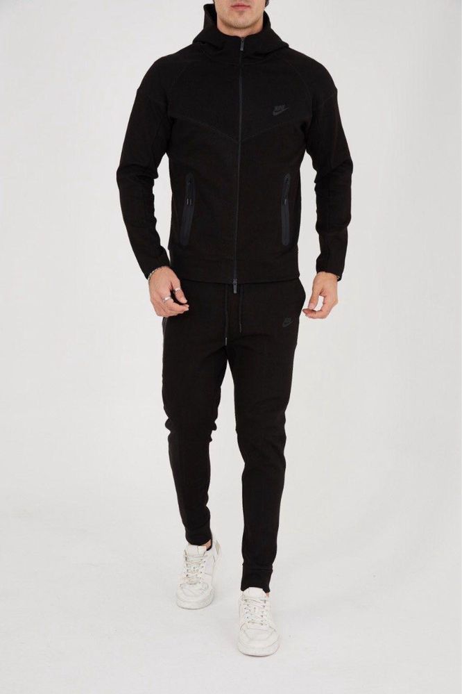Trening Nike TECH Fleece Model NOU 2025