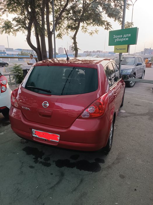 Nissan Tiida sotiladi