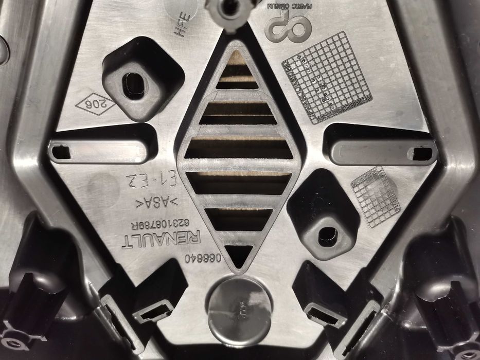 Централна Решетка Рено маска Каджар/Renault Kadjar 2018--2020