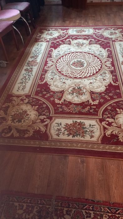 Әр түрлі размерде әр түрлі бағада кілемдер сатылады