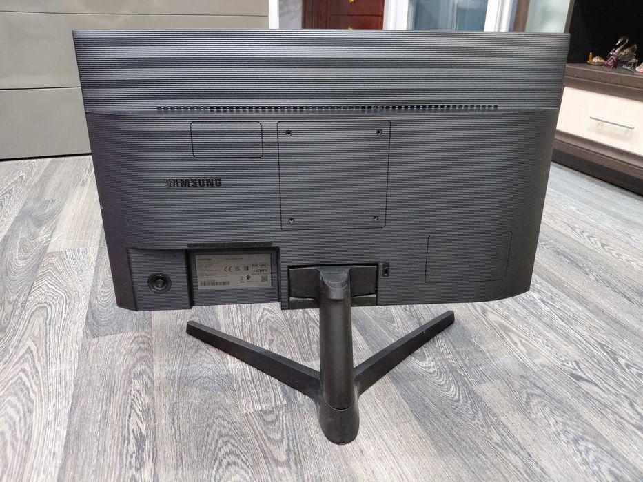 Монитор Samsung Essential monitor T35F