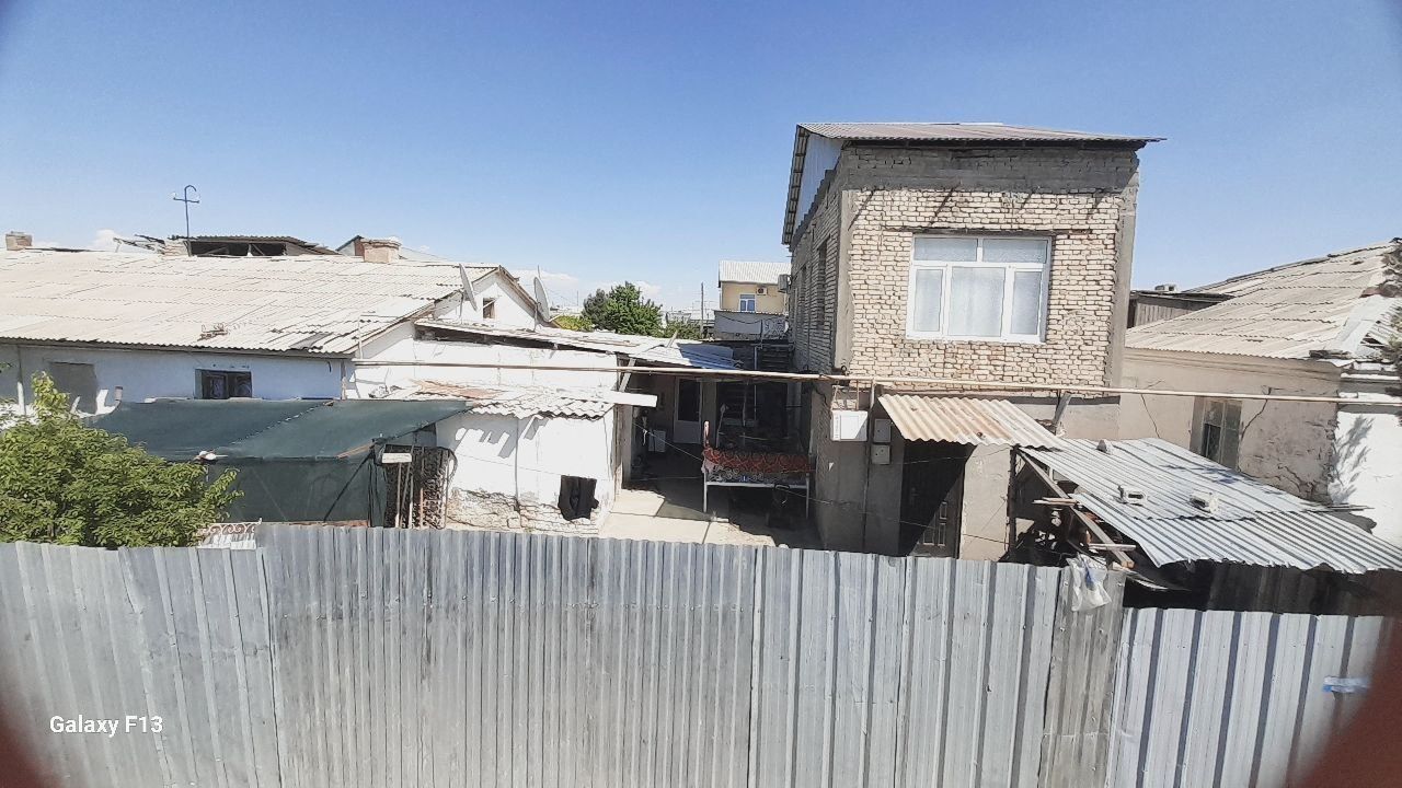 Уй сотилади Галаосиеда.