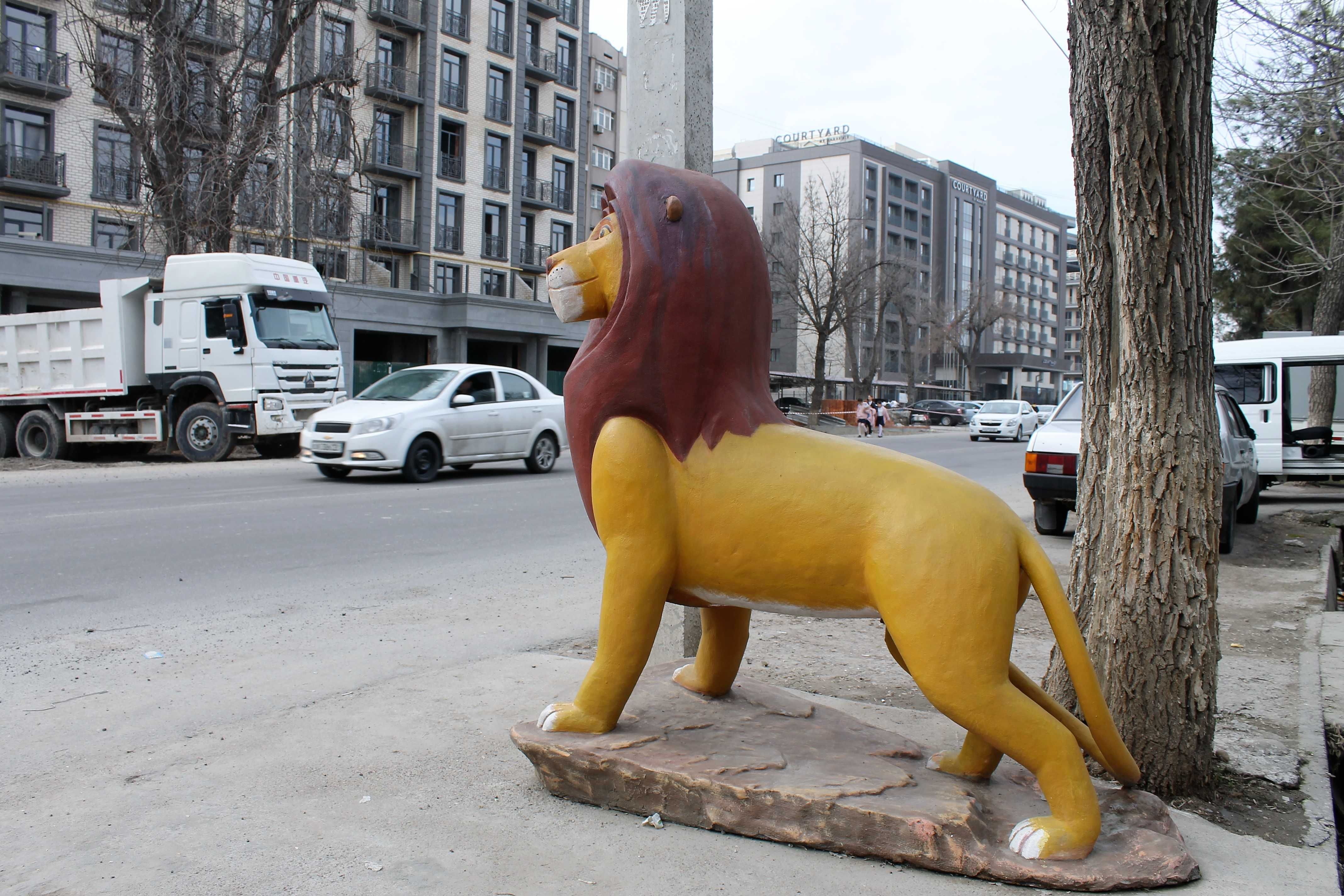 Скульптура  "Король Лев" из бетона  большой размер 1,5 метра