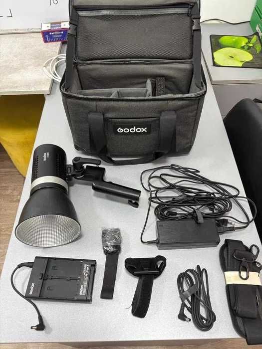 Срочно! Стойка в подарок! Продается направлающий биколор Godox ML60Bi!