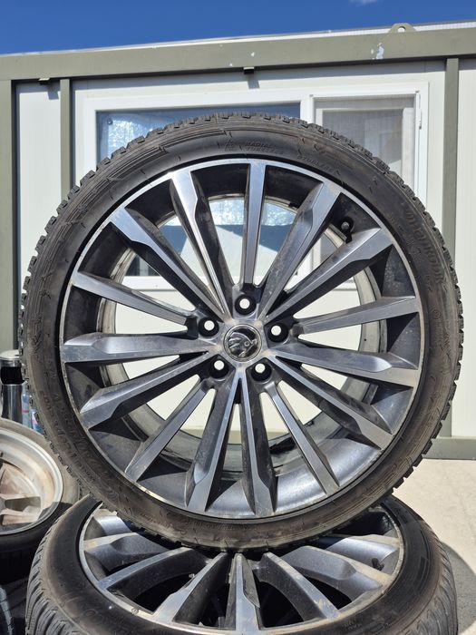 Skoda Superb L&K 19" 8JX19 ET44 + зимни гуми 235/40/19 Hankook