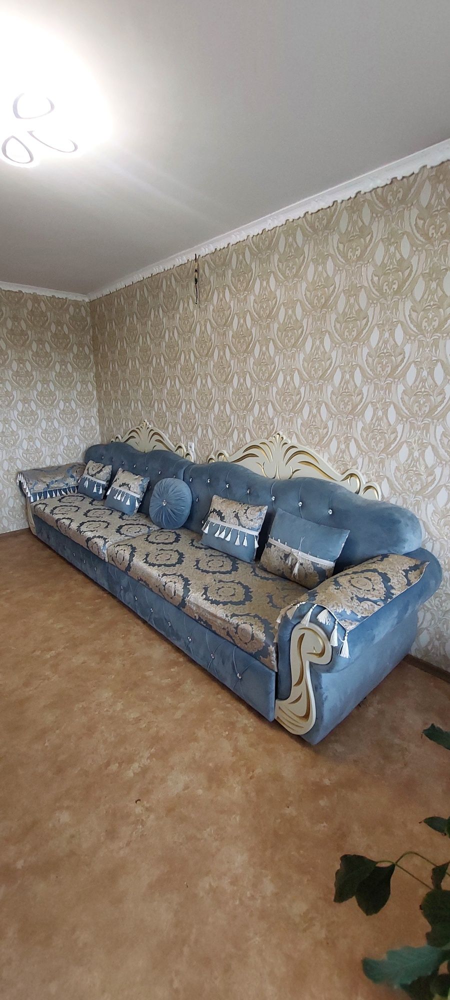 Продам диван для гостиной