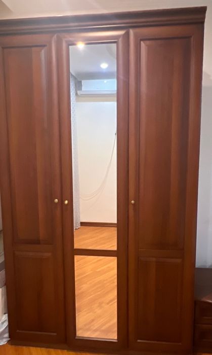 Продам Шкаф дерево