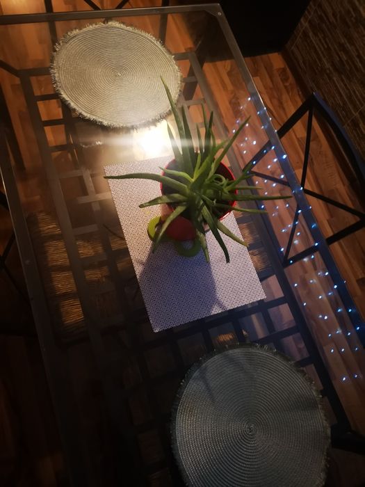 Masa cu scaune ikeea sticla și fier