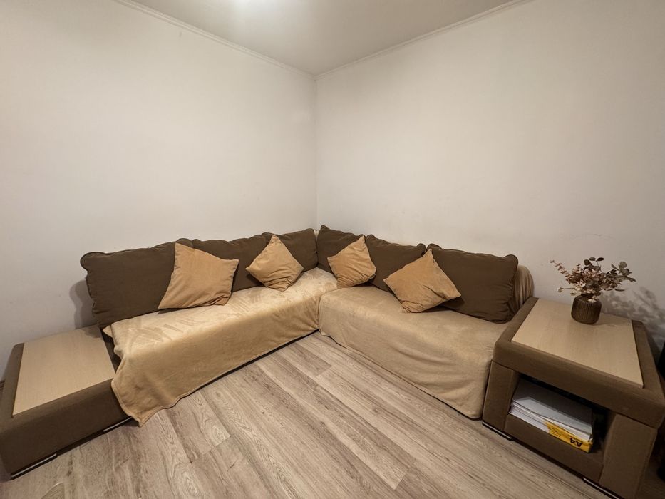 Canapea extensibila + perne + mese