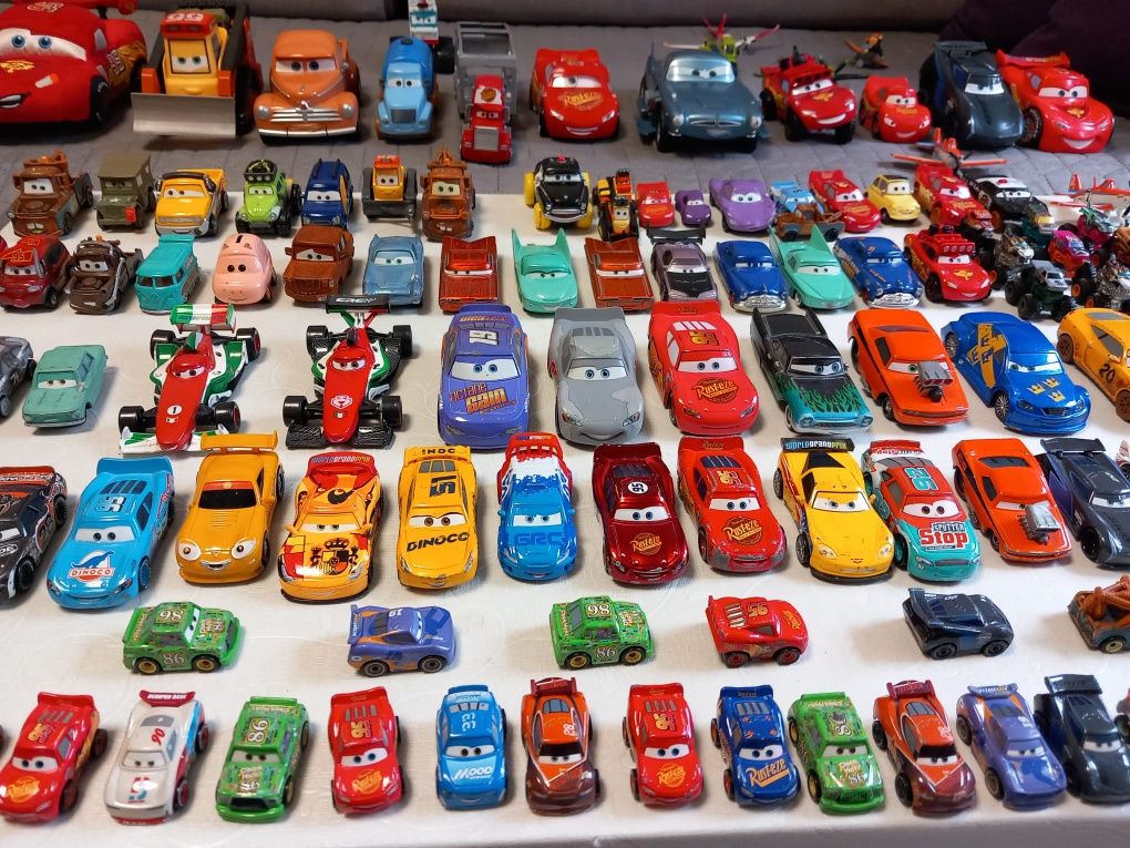 Mașinuțe Disney Cars.Din Metal .Plastic. pluș. Citiți tot Articolul  !