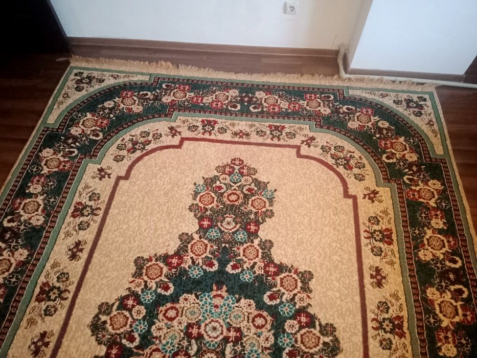 Срочно продам чистое Ковер 2×3