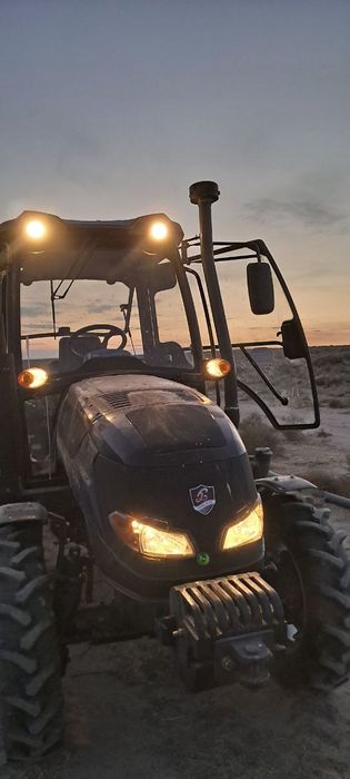 Traktor FarmLand 504