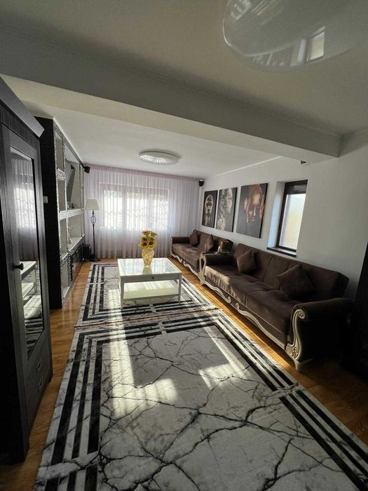 Casă de vânzare + 2 spații comerciale funcționale + foișor inchis