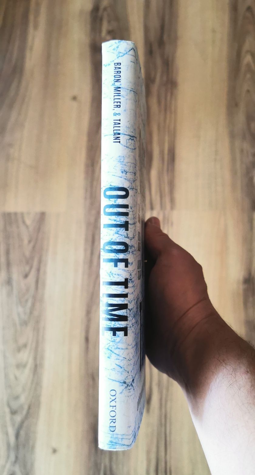 Vând 5 buc.-carte în limba engleză "Out of time" by Oxford University